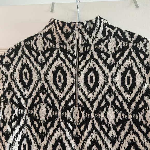 Abstract pattern dress - Picture 2 of 2